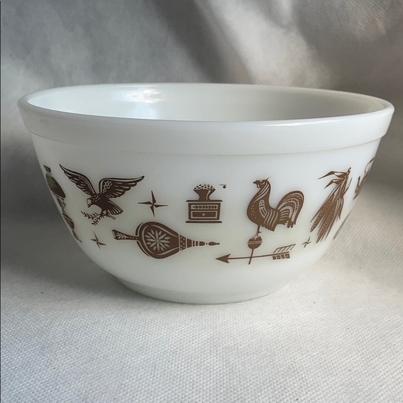 Pyrex Other - Vintage Pyrex early american bowl 1 1/2 qt